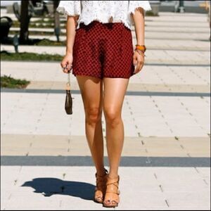 Women’s Club Monaco 100% silk geometric printed dress shorts zip side Size 2